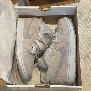 Nike Air Jordan 1 Low SE - College Grey and White